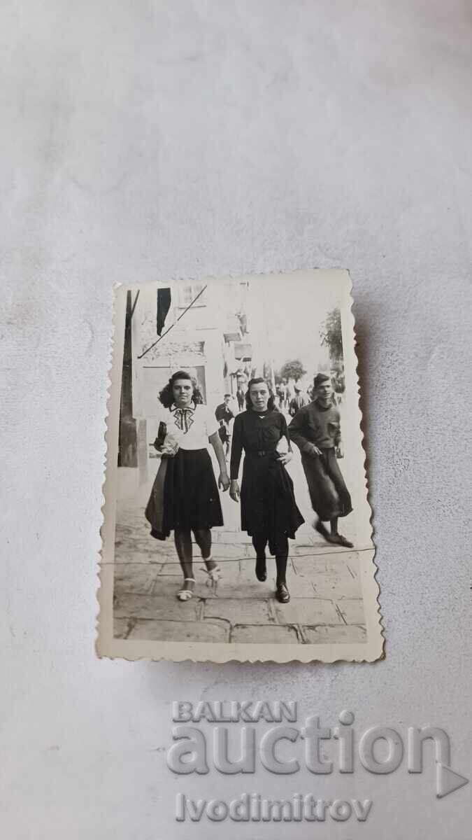 Fotografie Sofia Două fete tinere la plimbare