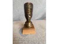 Статуя на Нефертити