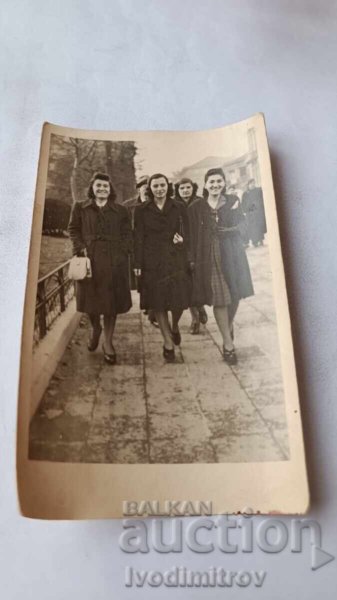 Fotografie Sofia Trei fete tinere la plimbare