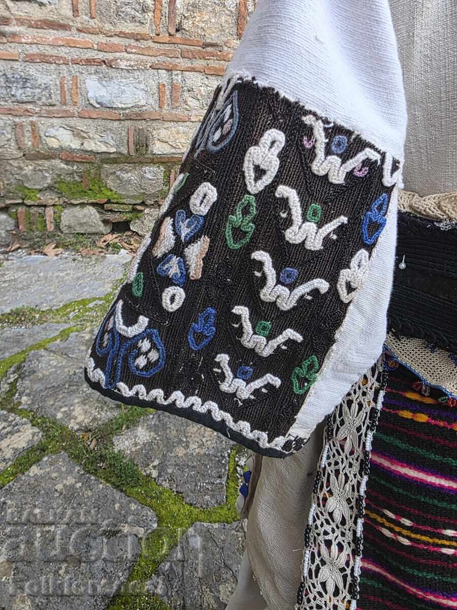 Аукцион Автентична детска носија за момиче од Прилепско поле