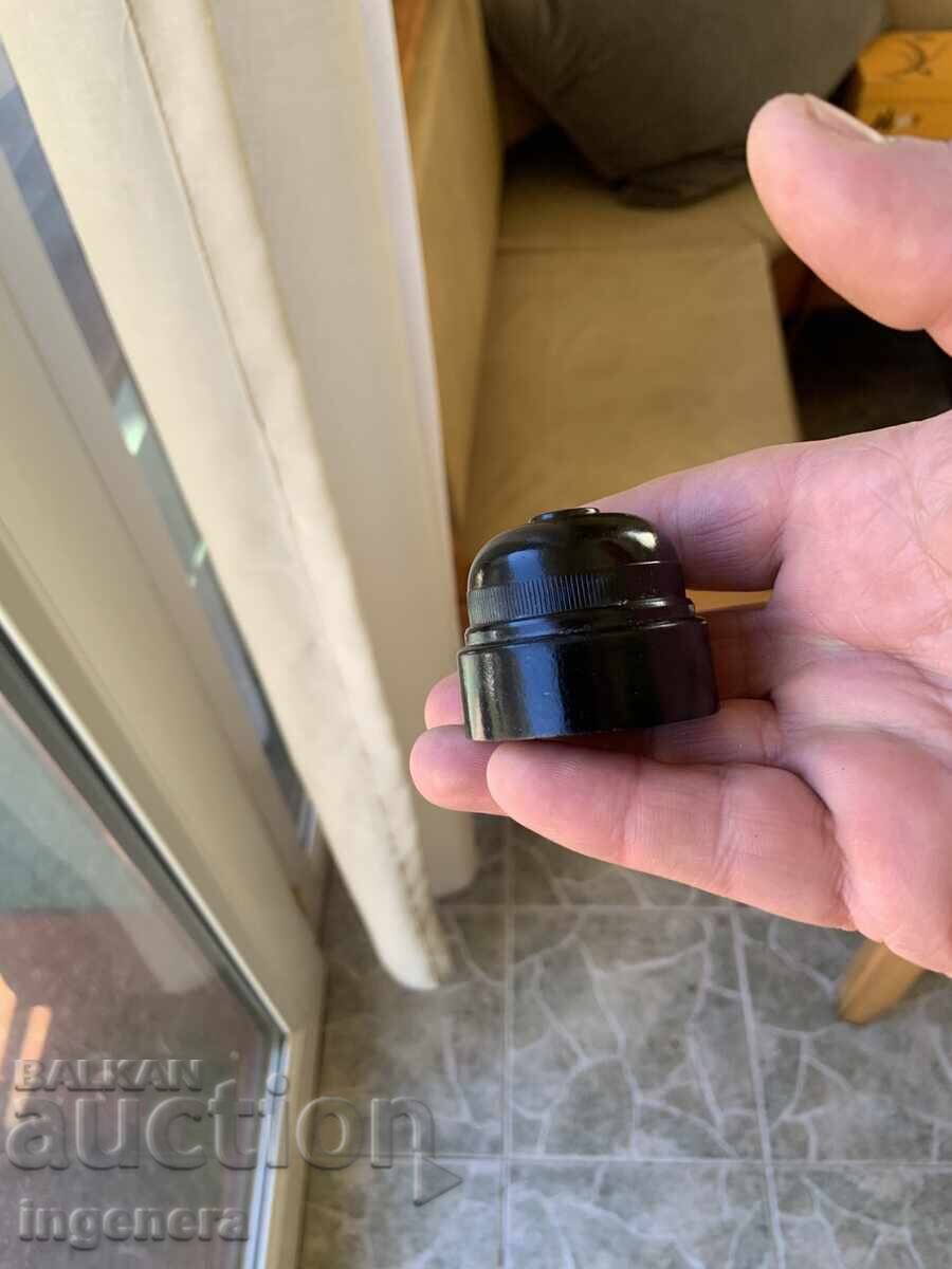 ΡΟΖΕΤΚΑ ΓΙΑ ΦΩΤΙΣΤΙΚΟ ΣΩΜΑ ΑΝΤΙΚΕ ΣΕ ΜΠΑΚΕΛΙΤ ΑΠΟ ΤΗΝ ΠΡΩΙΜΗ ΣΟΣΙΑΛΙΣΤΙΚΗ ΠΕΡΙΟΔΟ