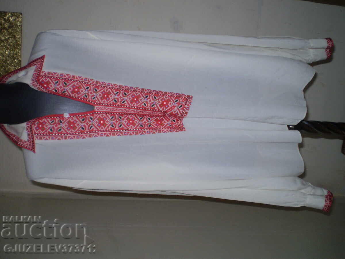 Livrarea Cămașă de mătase brodată manual retro, broderie roșie Livrarea Cămașă de mătase brodată manual retro, broderie roșie