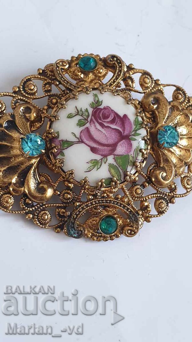 Delivery of Vintage Porcelain CCCP Brooch Delivery of Vintage Porcelain CCCP Brooch