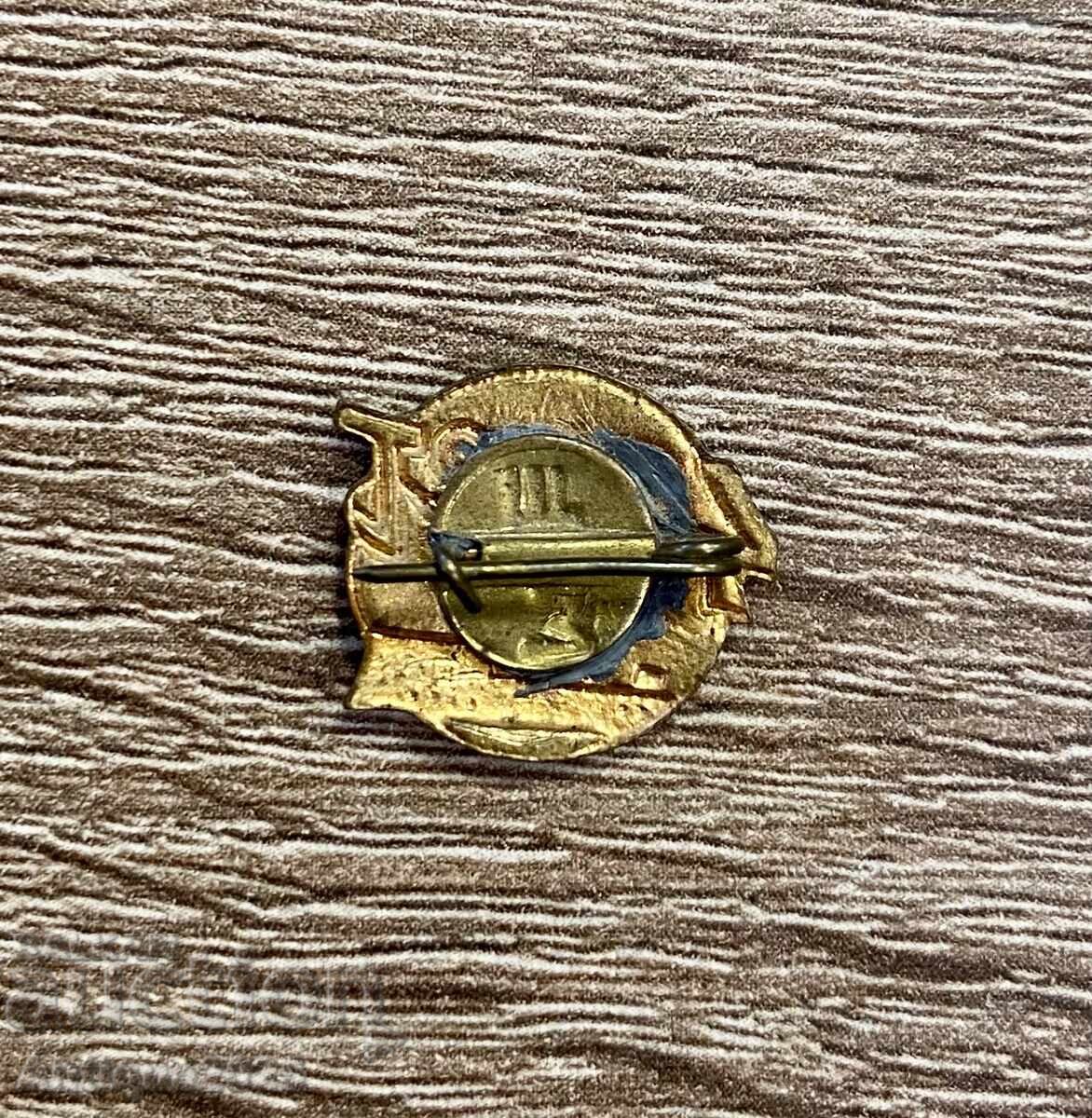 Insigna „40 de ani de Octombrie”, crucișătorul „Aurora”, alamă, email cu preț € 18.00 | 35.20 BGN Insigna „40 de ani de Octombrie”, crucișătorul „Aurora”, alamă, email cu preț € 18.00 | 35.20 BGN