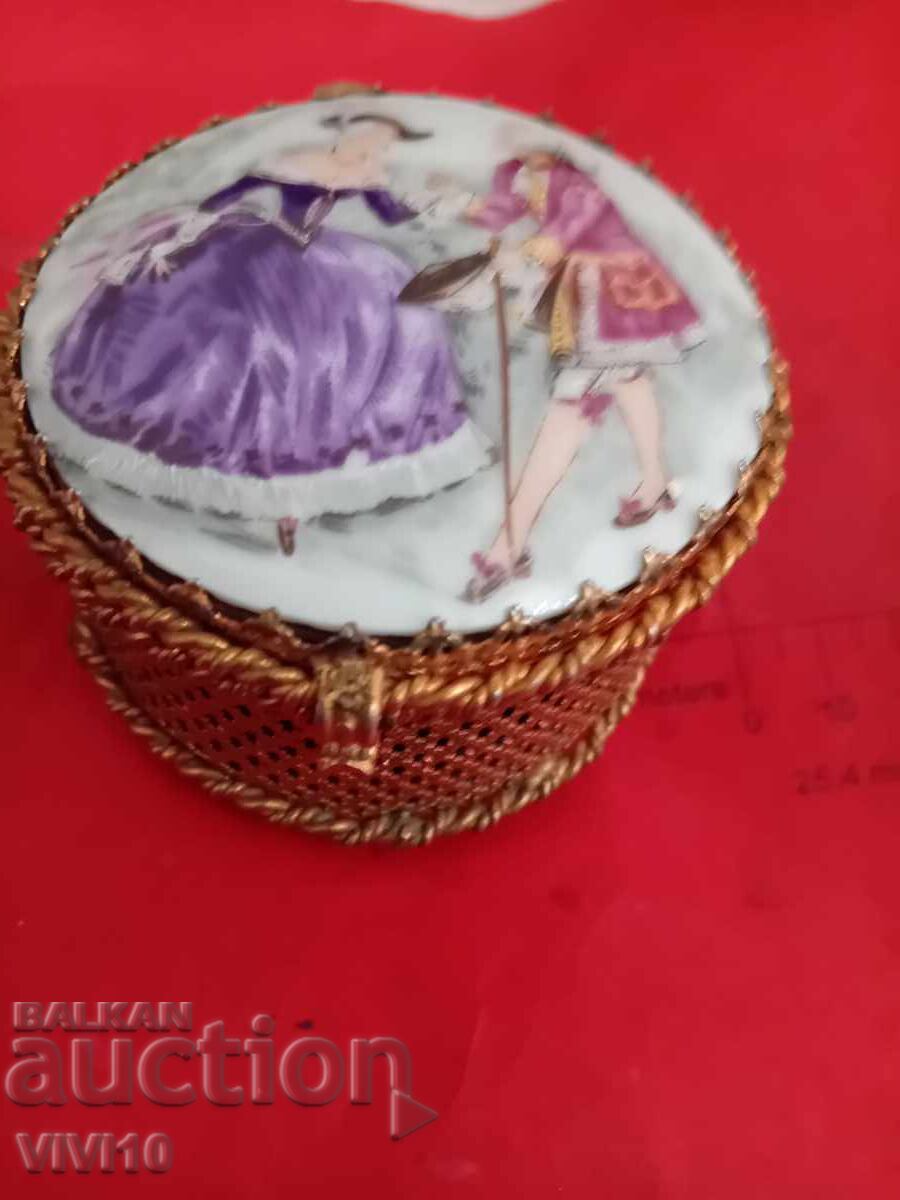 Cutie de bijuterii veche, porțelan Cutie de bijuterii veche, porțelan