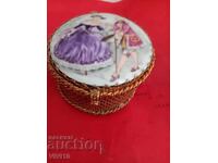 Старинна кутия за бижута, порцелан