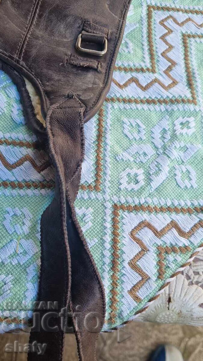 Pălărie militară veche. Bonetă de iarnă parașută cu preț € 35.00 | 68.45 BGN