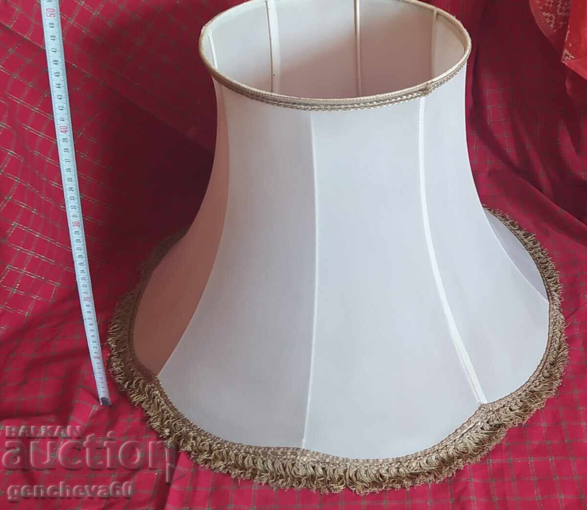 Abașur antic uriaș pentru lampă cu preț € 21.00 | 41.07 BGN Abașur antic uriaș pentru lampă cu preț € 21.00 | 41.07 BGN