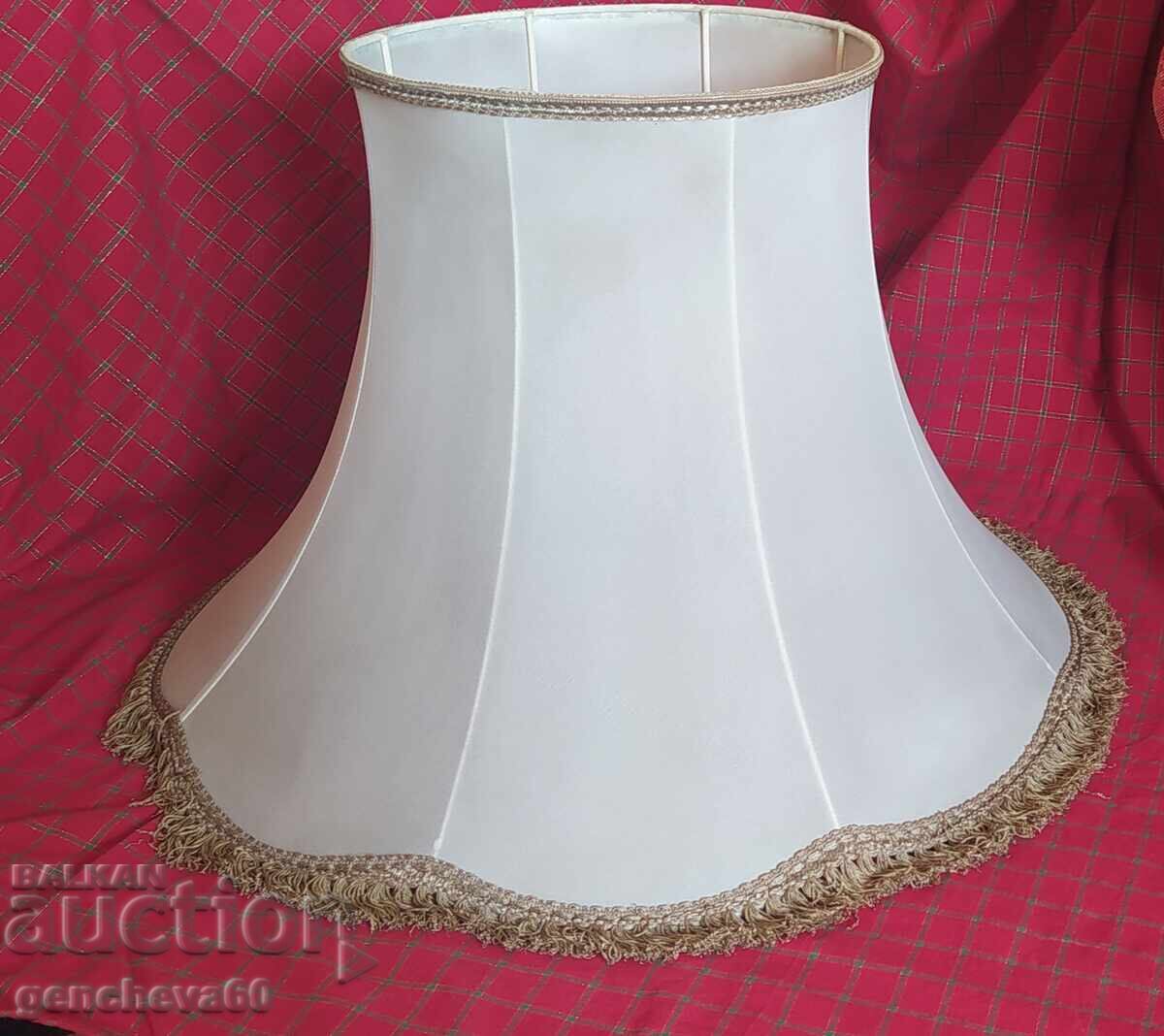 Τεράστιο παλιό αμπαζούρ για λάμπα Τεράστιο παλιό αμπαζούρ για λάμπα