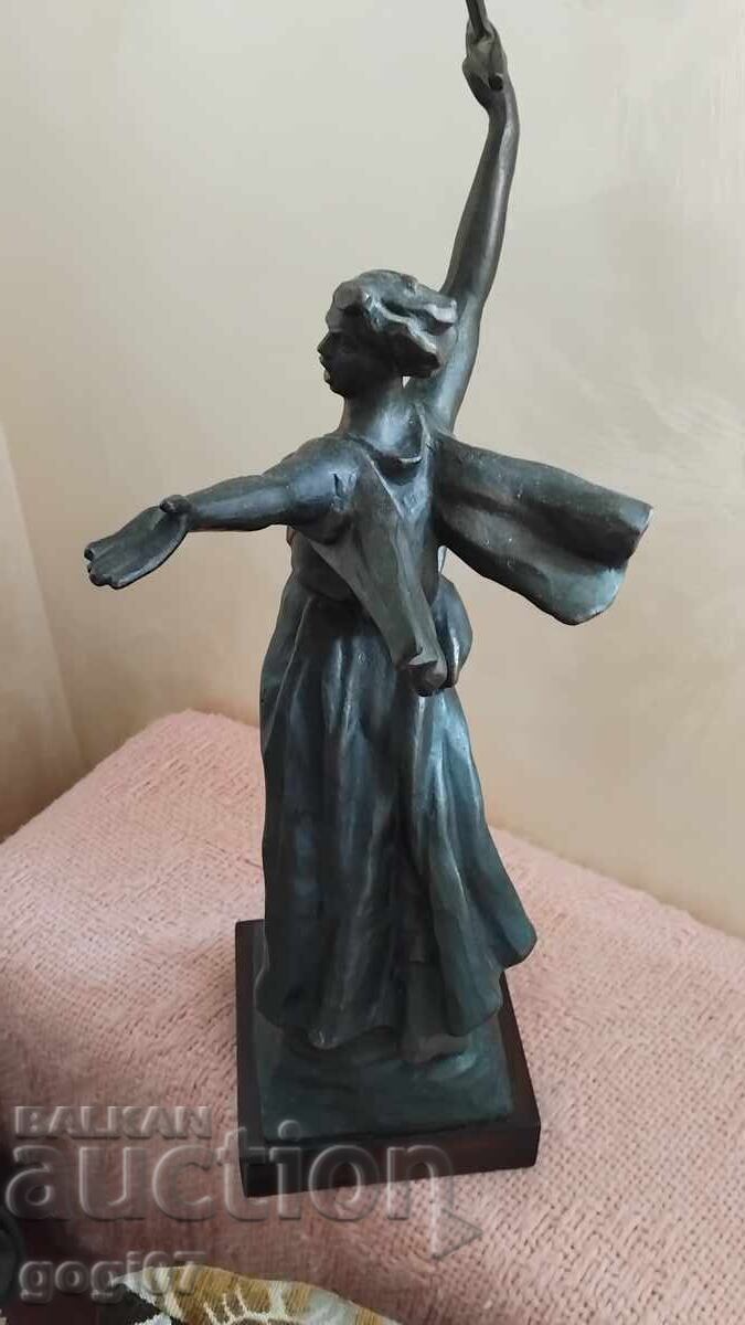 Livrarea Statuetă Patria Mamă Cheamă (Volgograd)