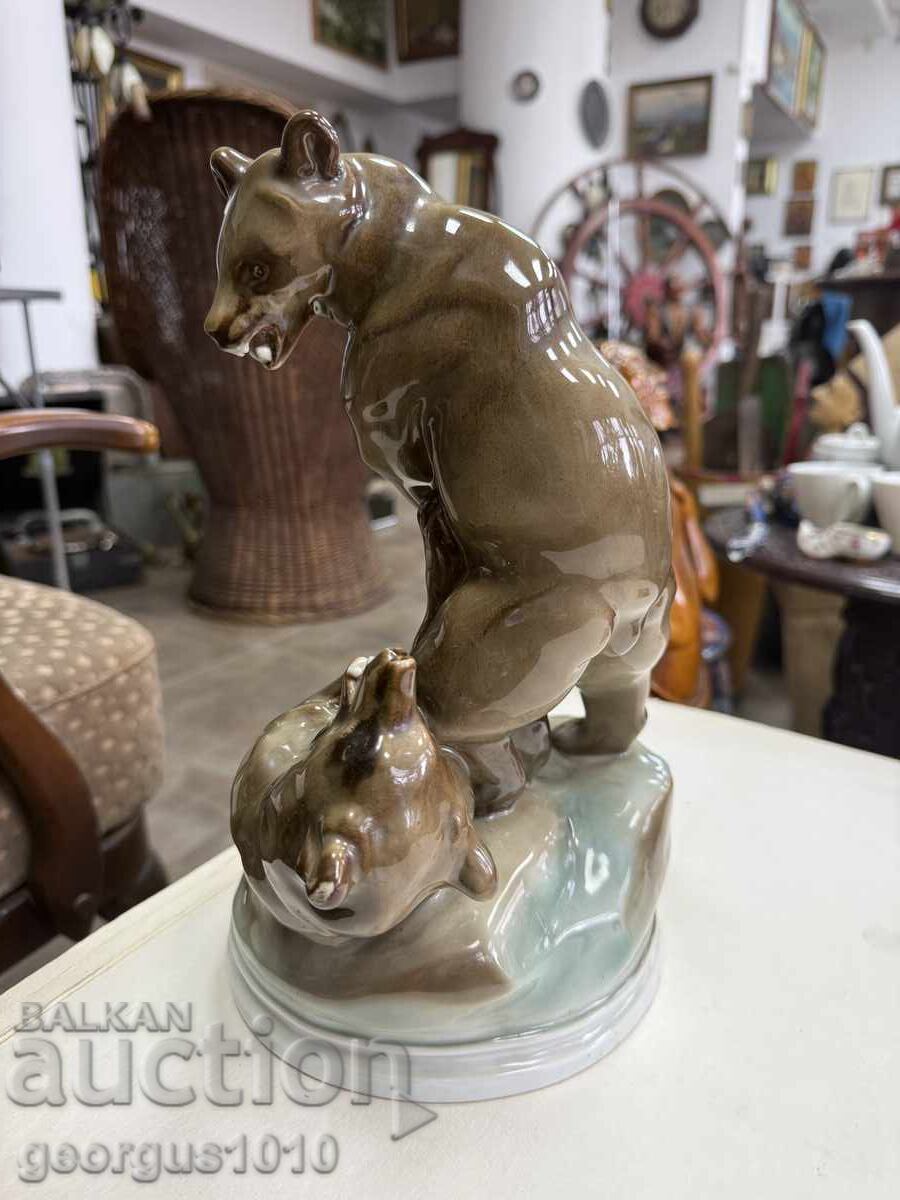 Figurină rară din porțelan cu urși luptători ZSOLNAY №7898 cu preț € 250.00 | 488.96 BGN Figurină rară din porțelan cu urși luptători ZSOLNAY №7898 cu preț € 250.00 | 488.96 BGN