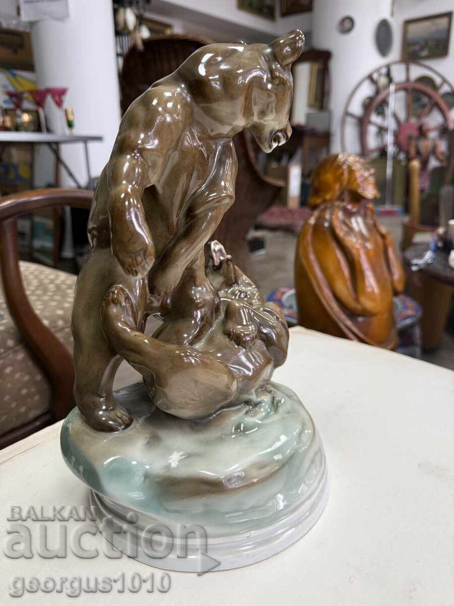 Livrarea Figurină rară din porțelan cu urși luptători ZSOLNAY №7898 Livrarea Figurină rară din porțelan cu urși luptători ZSOLNAY №7898