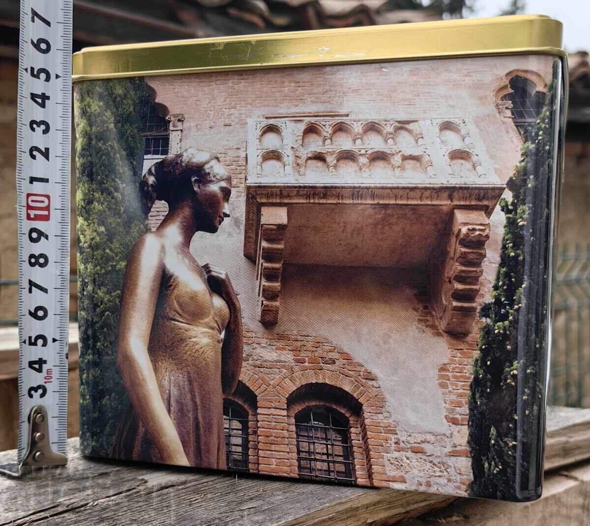 VERONA CUTIE METALICĂ MARE DE LUX GOALĂ PENTRU DULCIURI cu preț € 19.00 | 37.16 BGN VERONA CUTIE METALICĂ MARE DE LUX GOALĂ PENTRU DULCIURI cu preț € 19.00 | 37.16 BGN