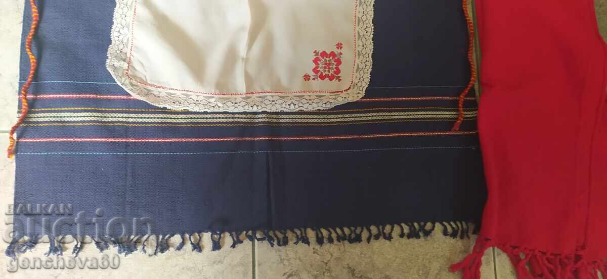 Licitație Centură roșie, șorț și batic/costum popular