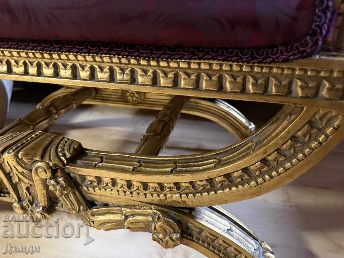 Доставка на Изящна табуретка диван кресло Доставка на Изящна табуретка диван кресло