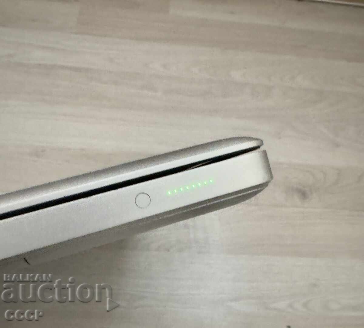 Delivery of Apple MacBook Delivery of Apple MacBook