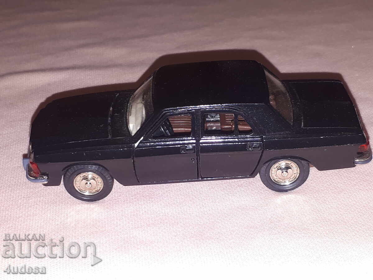 Model Volga GAZ 3102 1:43 Fabricat în URSS USSR cu preț € 115.00 | 224.92 BGN