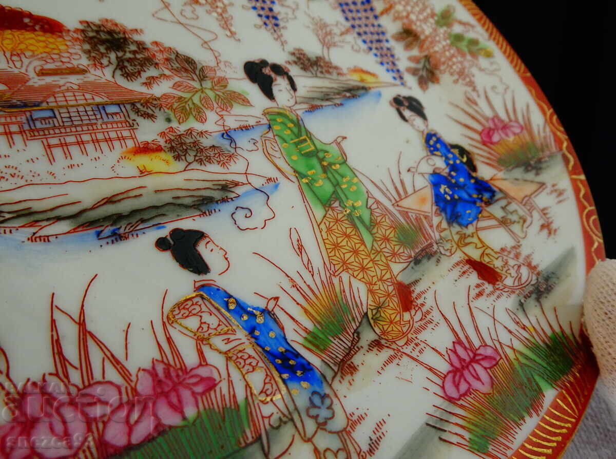 Παράδοση Φλιτζάνι με πιατάκι ιαπωνικής πορσελάνης αυγό, χρυσό