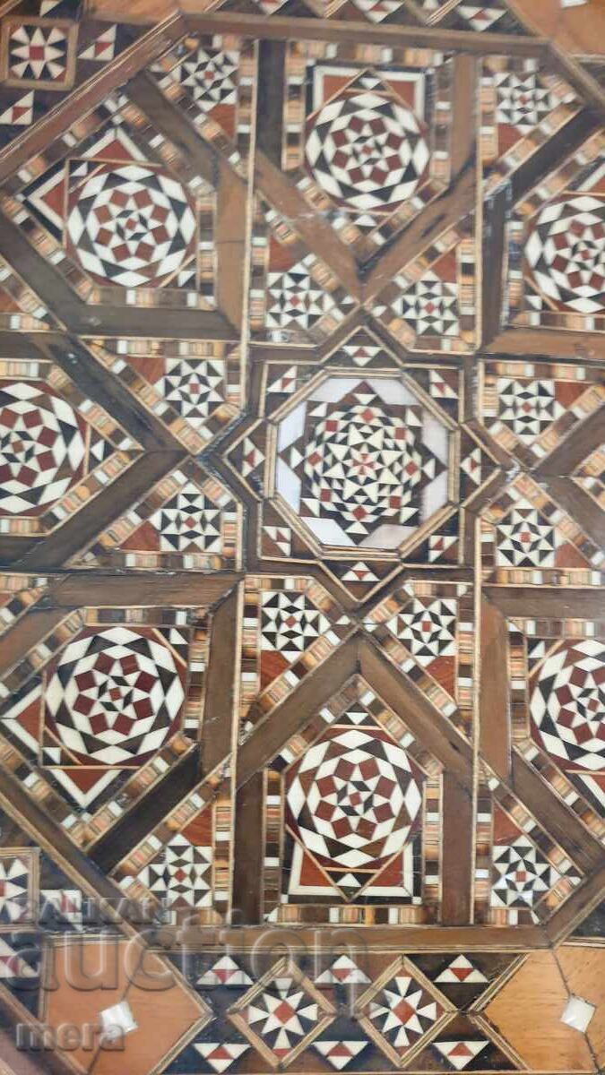 Аукцион Старинна табла от екзотична дървесина и уникална интарзия