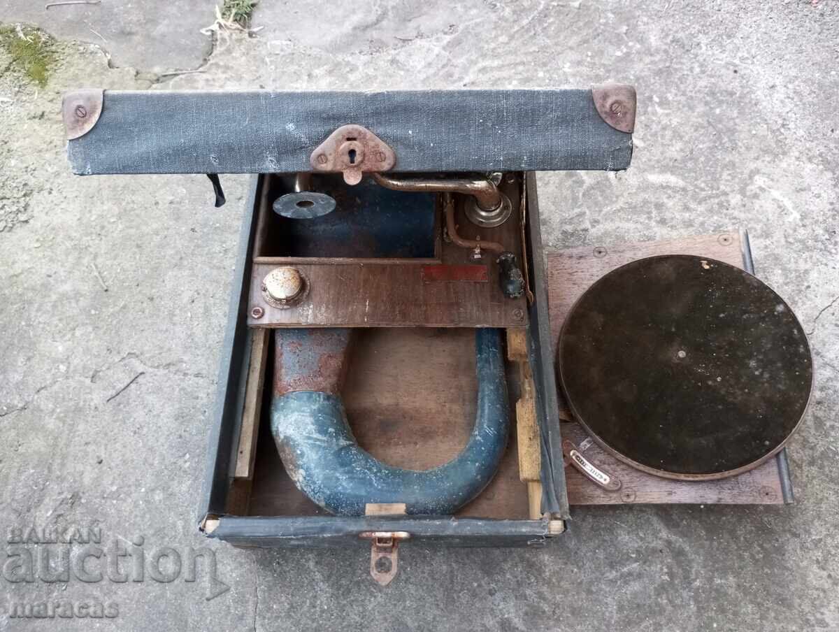 Παλιό γραμμόφωνο με μανιβέλα Παλιό γραμμόφωνο με μανιβέλα
