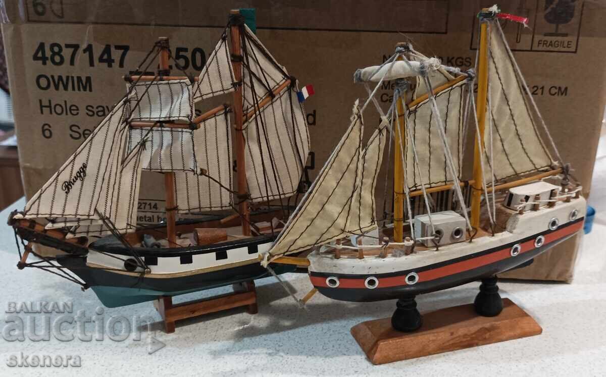 Două bărci din lemn cu preț € 10.00 | 19.56 BGN