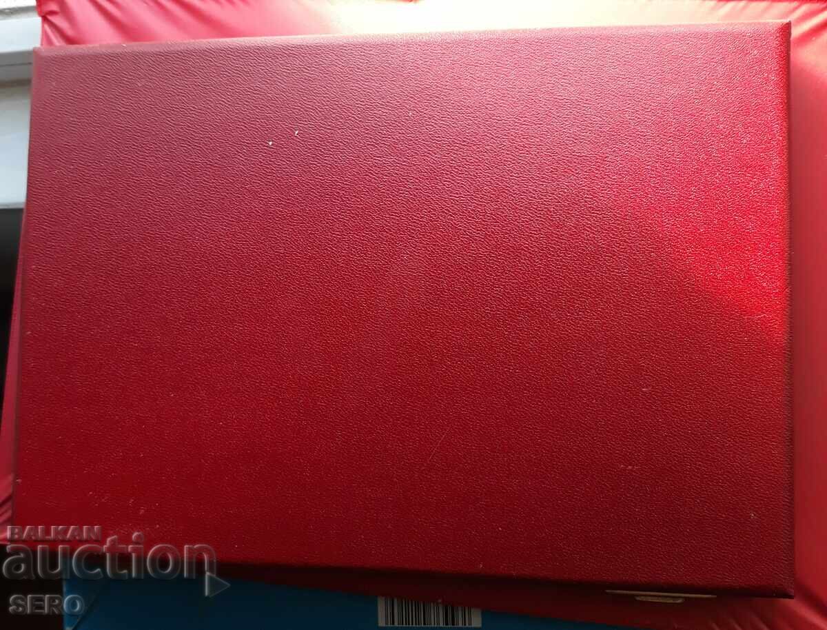 Κουτί για 24 νομίσματα μεγέθους 31-32 χιλ