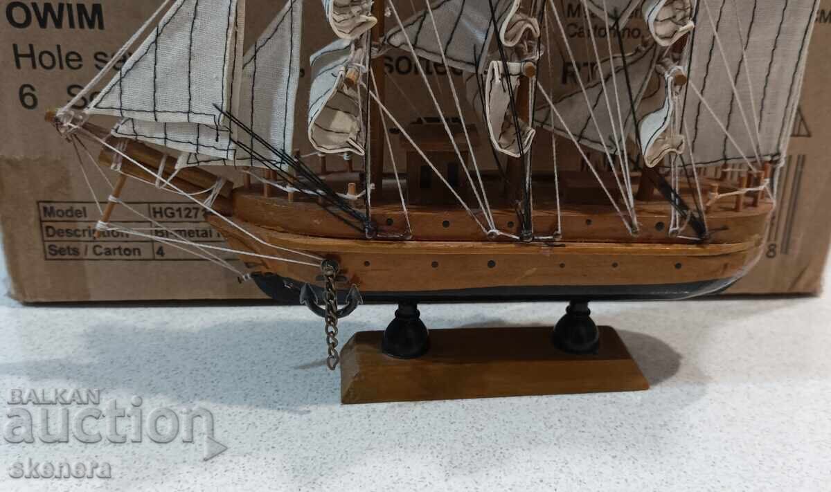 Παλιό πλοίο με τιμή € 12.00 | 23.47 BGN