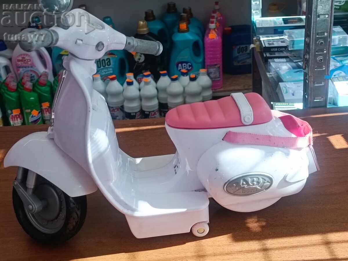 Livrarea Motocicletă mare pentru păpuși, pe baterii, funcționează, accelerează, luminează