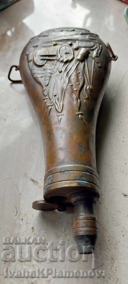 Delivery of Brass powder flask Italy for connoisseurs