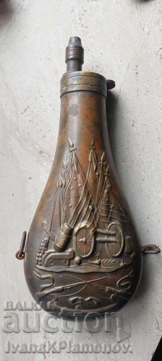 Brass powder flask Italy for connoisseurs