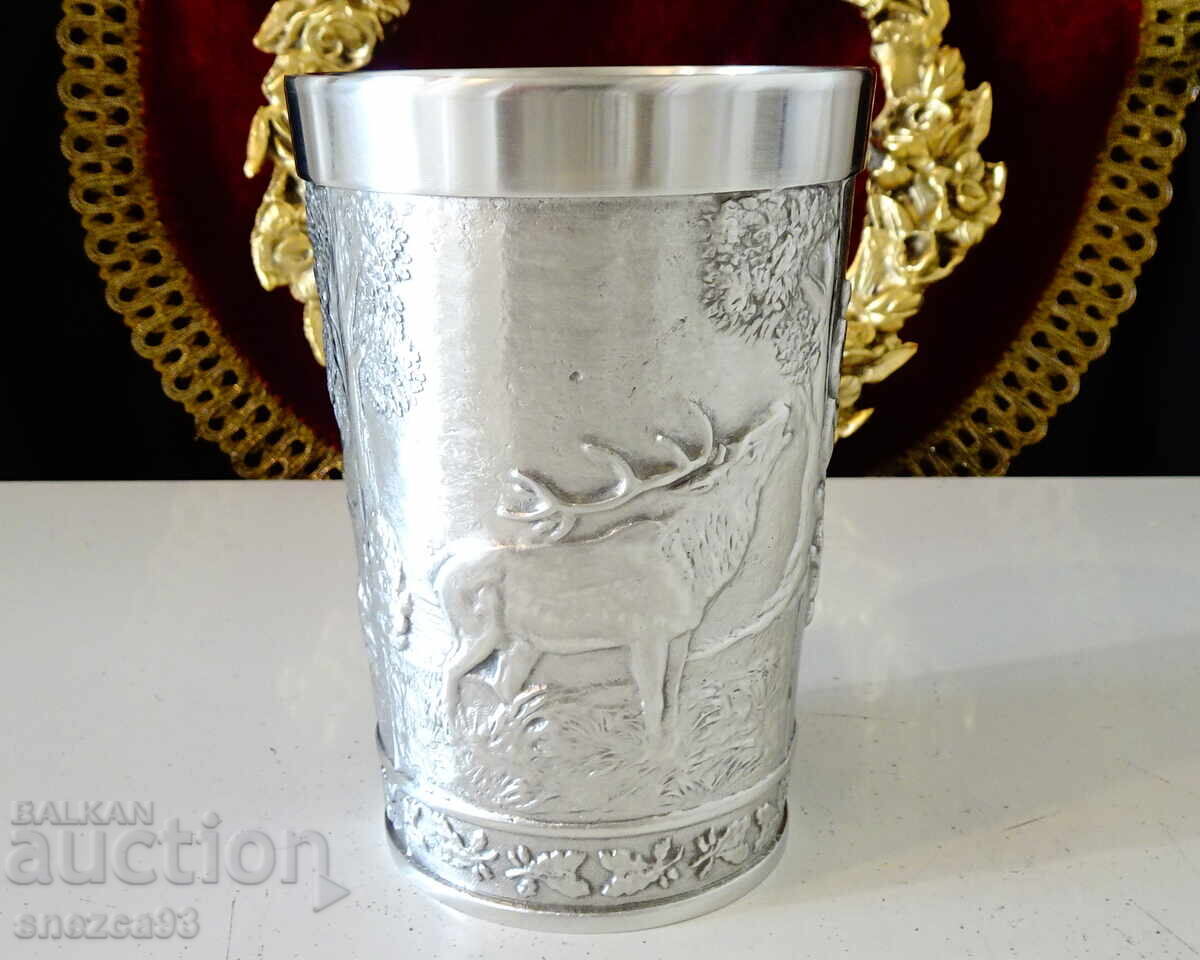Cană de staniu cu scene de vânătoare Câine, Vânat, Cerb, Puști cu preț € 35.00 | 68.45 BGN
