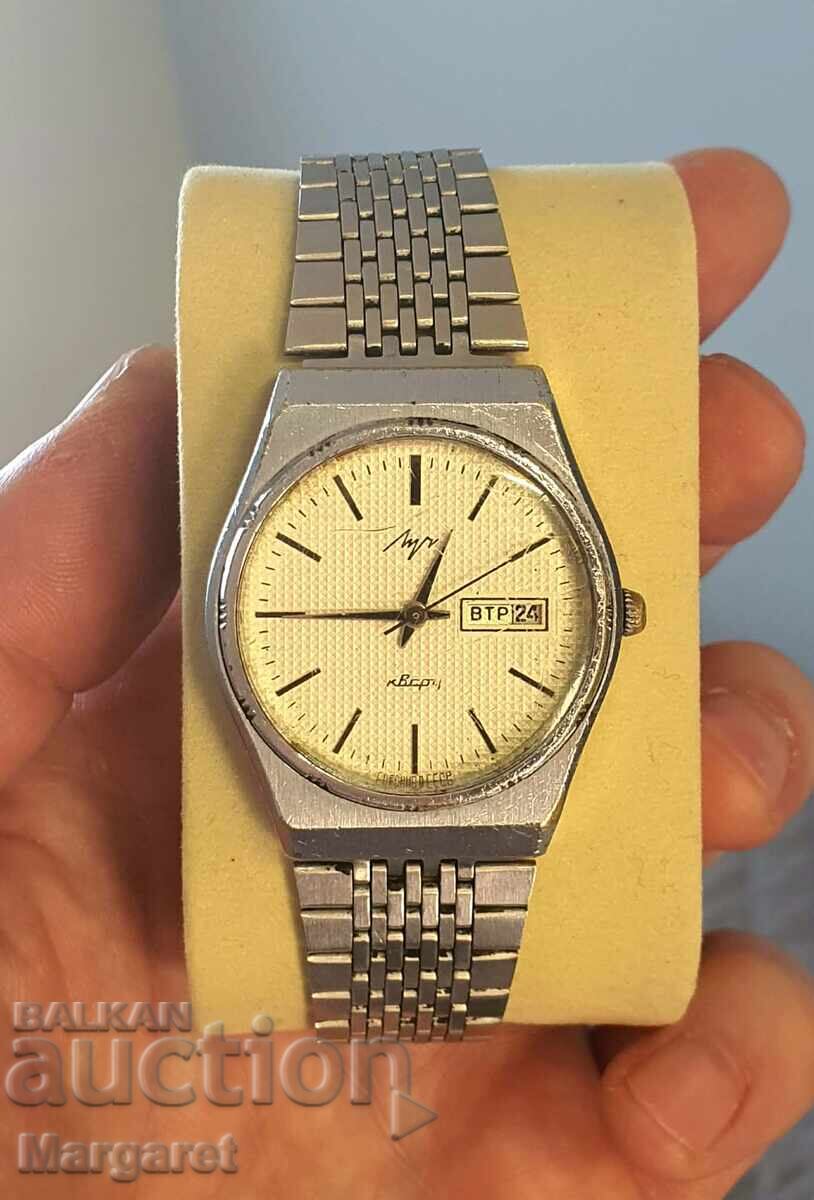 Доставка на Часовник Луч Luch Кварц