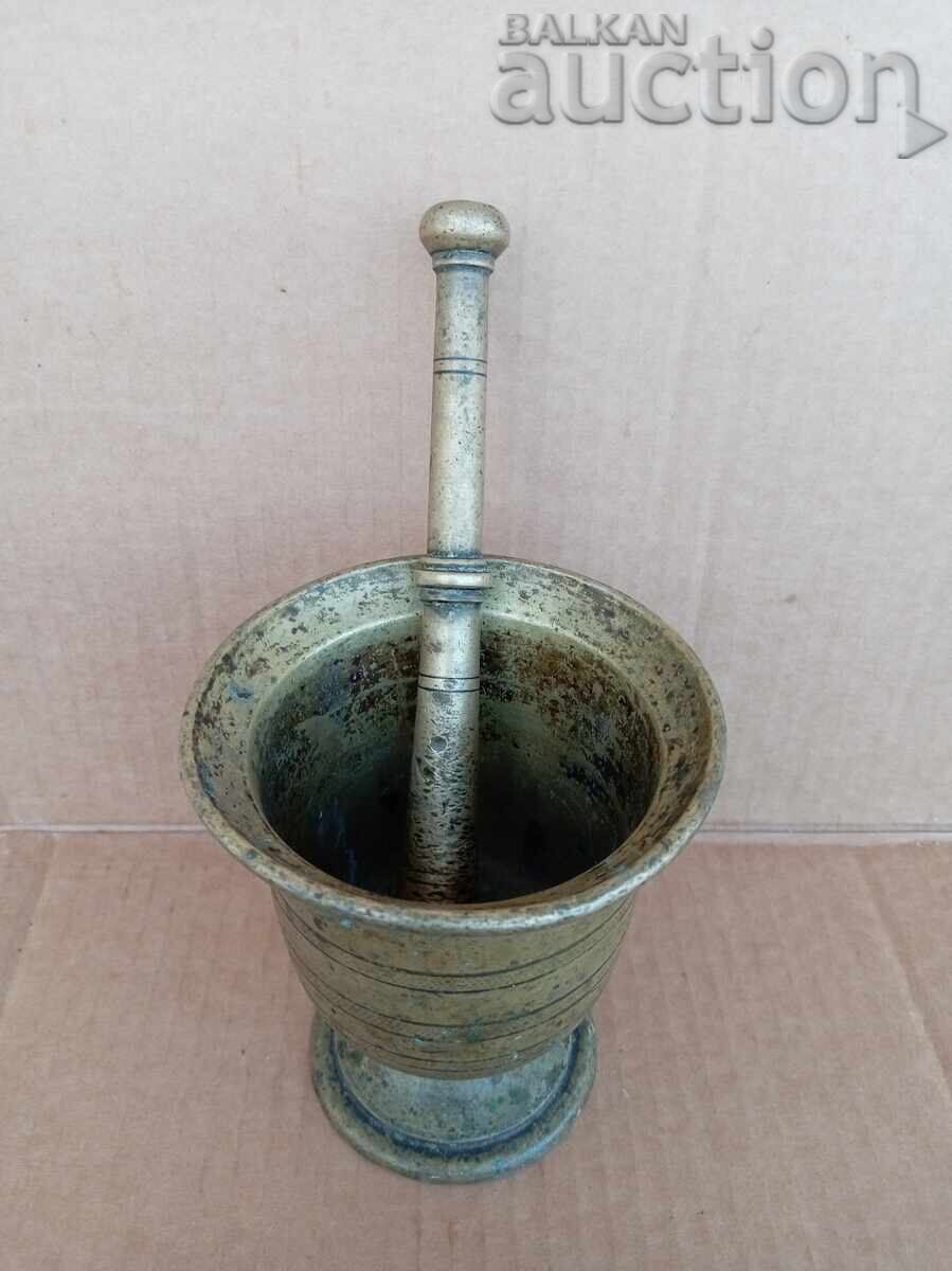 Livrarea Mortar și pistil din bronz antic
