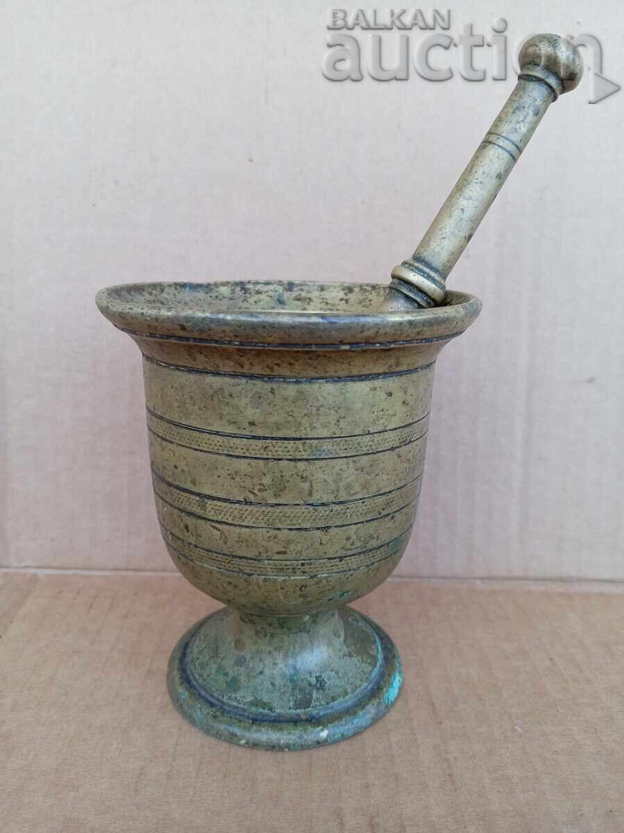 Mortar și pistil din bronz antic