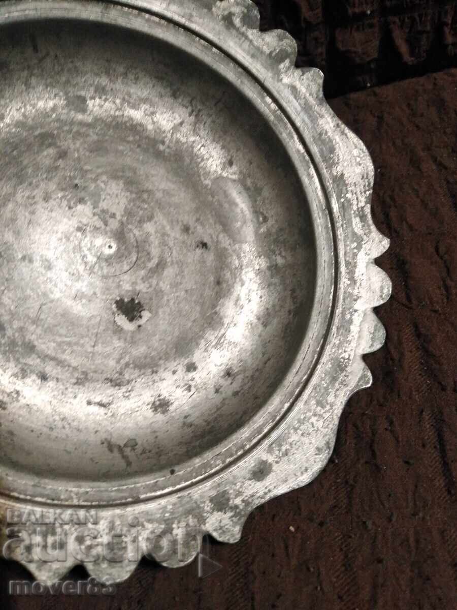 Auction Old bowl/plate. Tin Auction Old bowl/plate. Tin