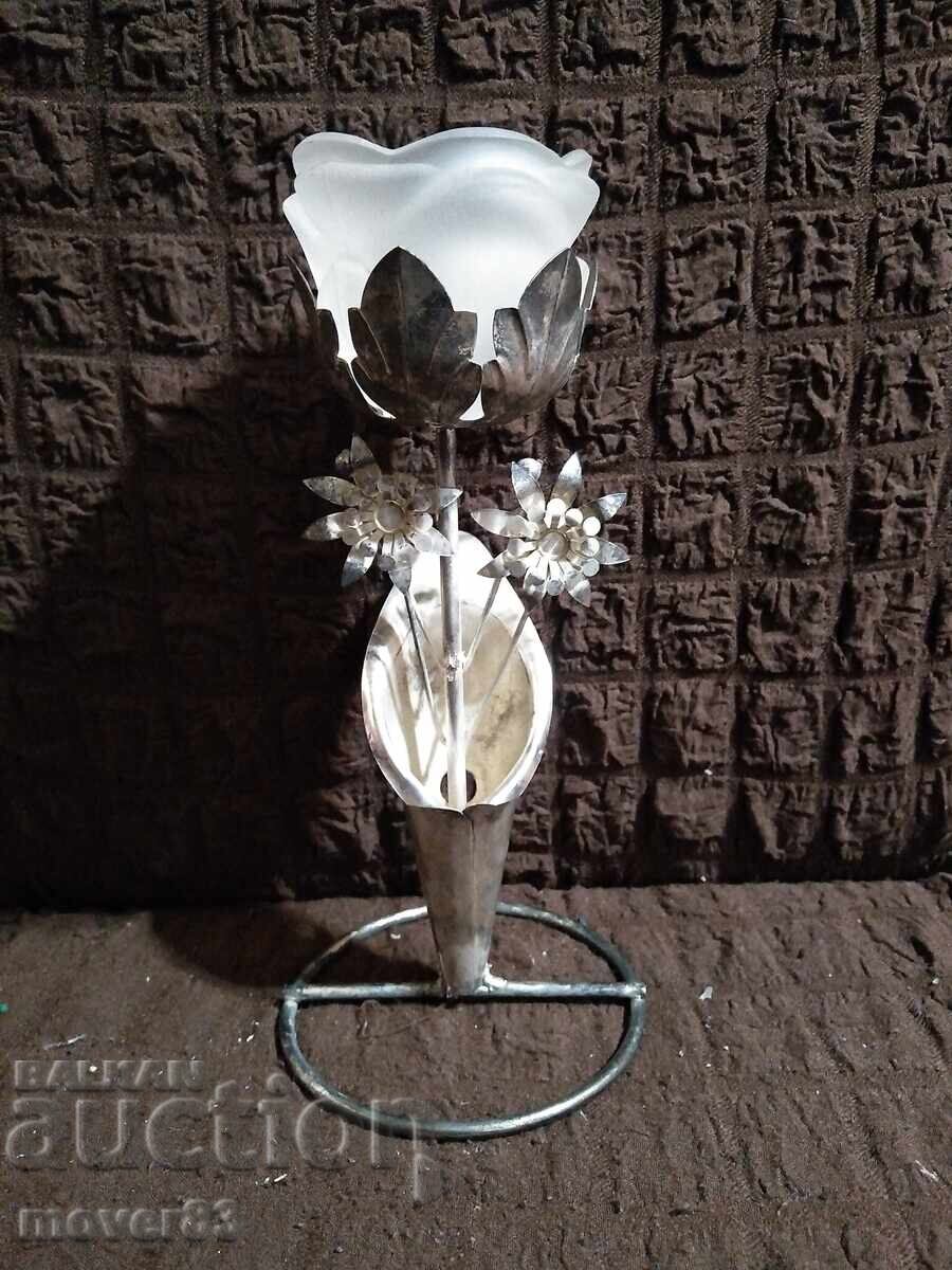 Διακόσμηση/Κηροπήγιο. Μέταλλο και γυαλί Διακόσμηση/Κηροπήγιο. Μέταλλο και γυαλί