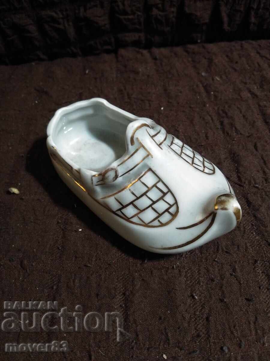 Πορσελάνινο ειδώλιο. Τσαρούχι με τιμή € 6.50 | 12.71 BGN