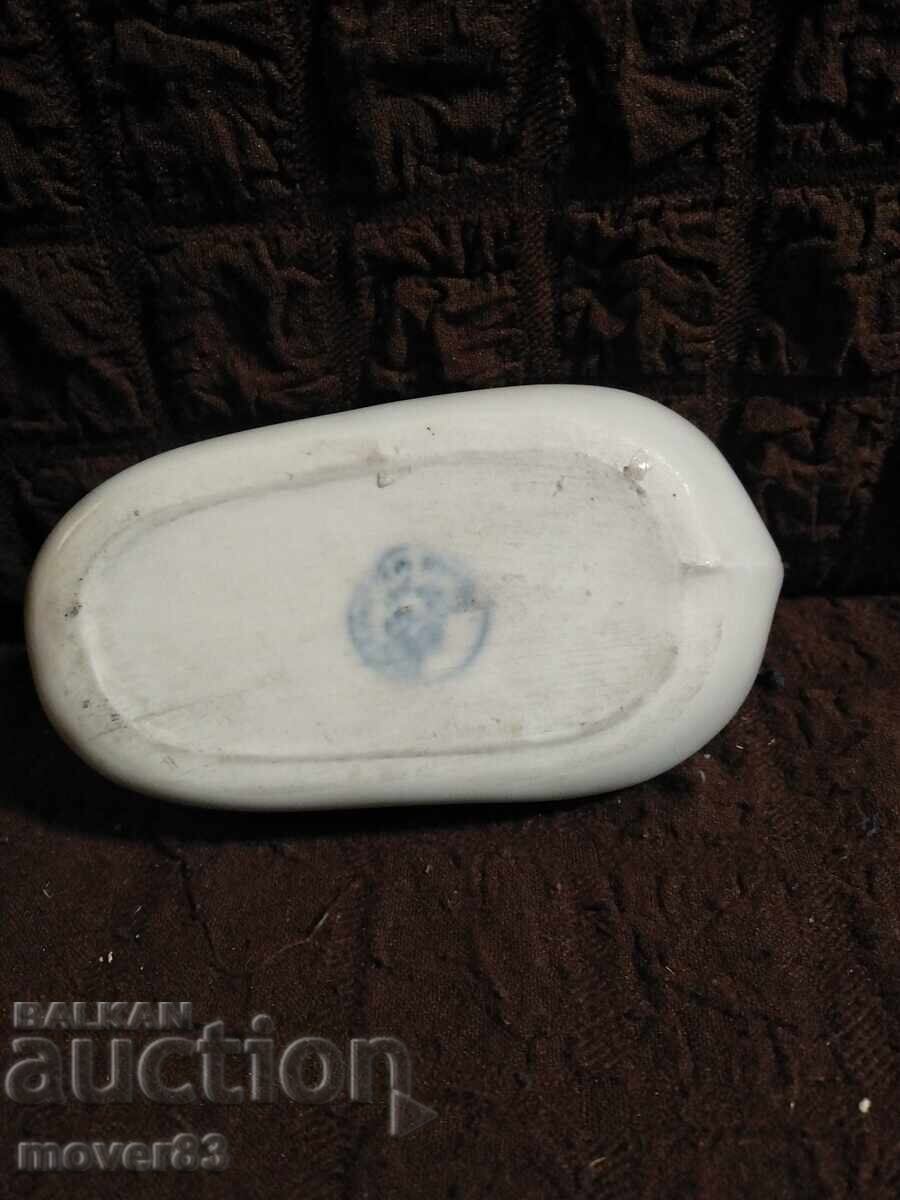 Παράδοση Πορσελάνινο ειδώλιο. Τσαρούχι