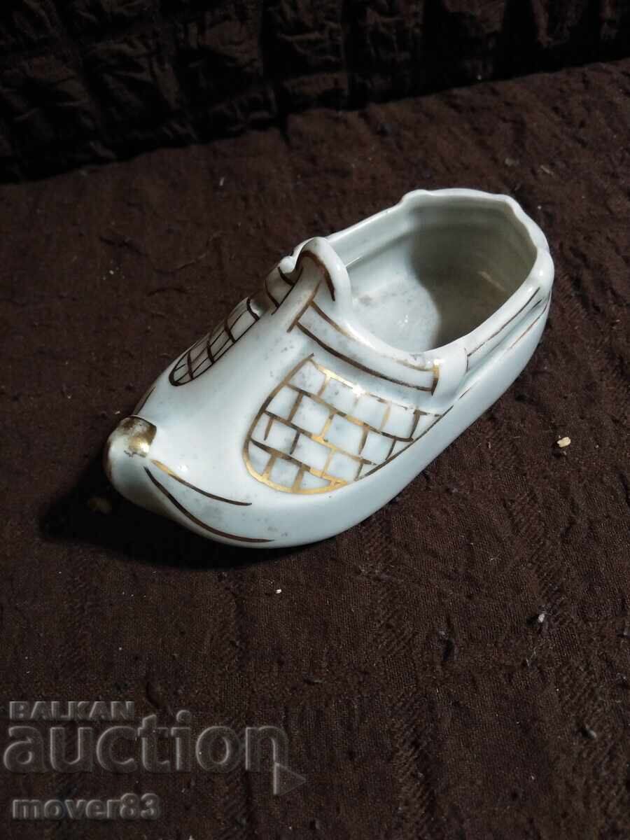 Πορσελάνινο ειδώλιο. Τσαρούχι