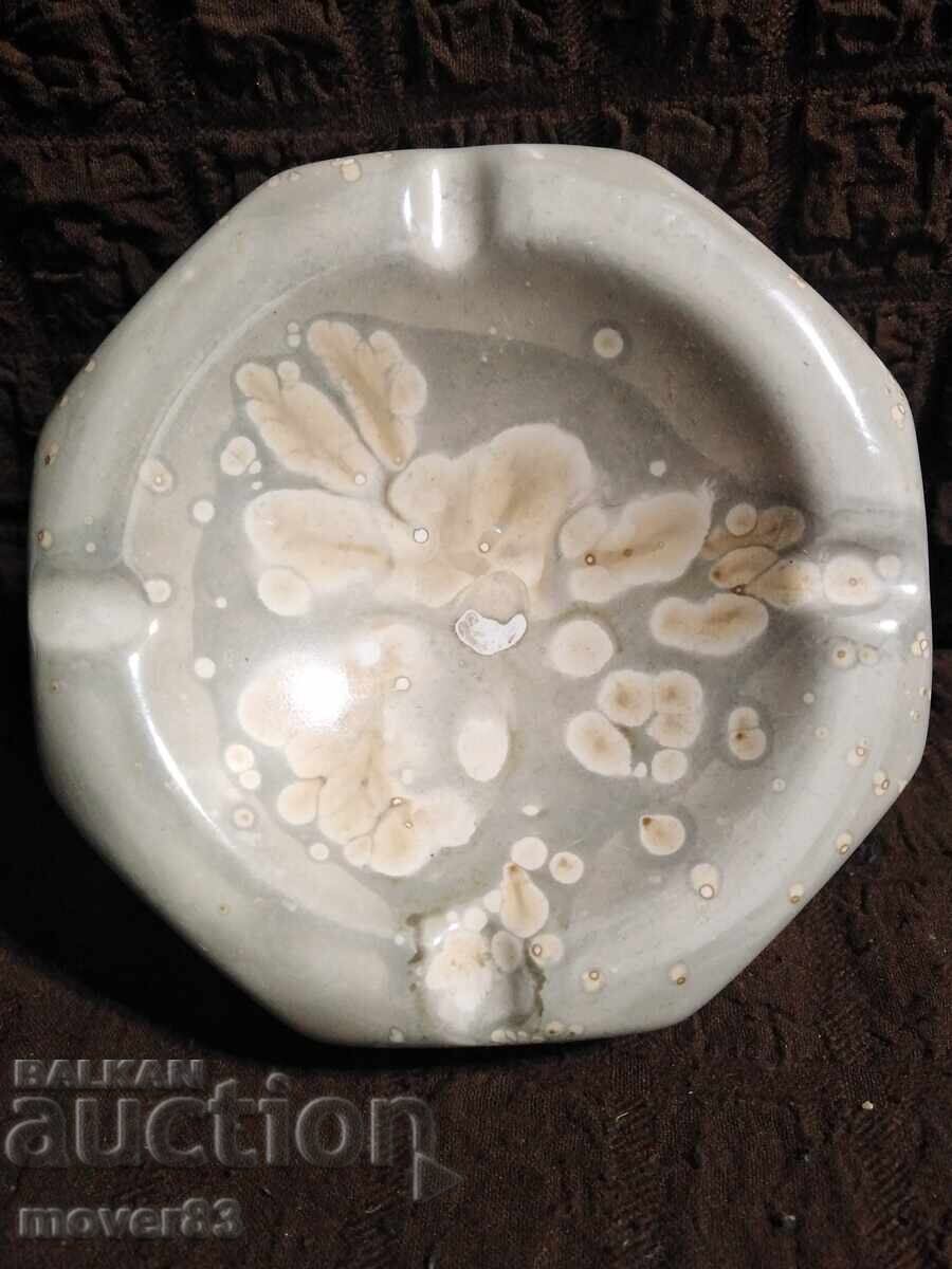 Δημοπρασία Σταχτοδοχεία πορσελάνης. Σετ