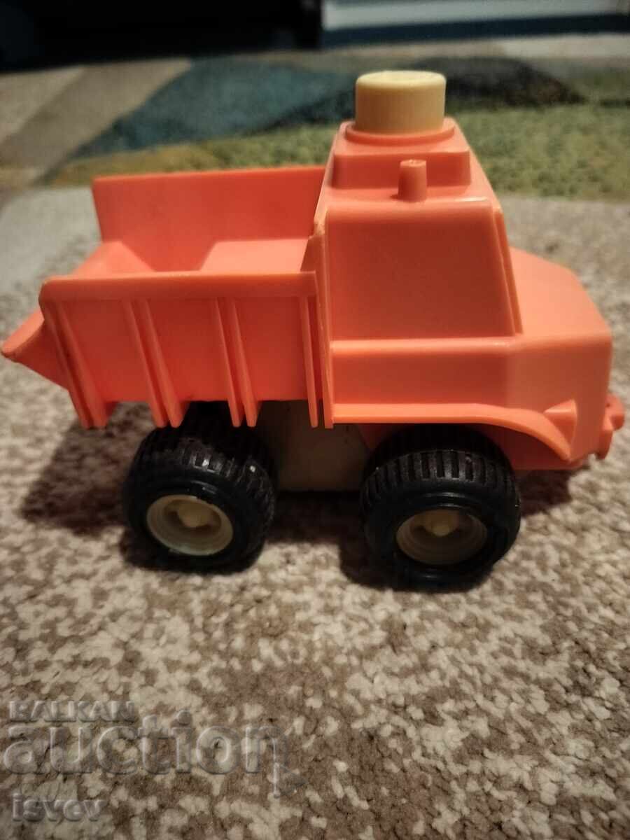 Vechiu camion socialist de jucărie cu preț € 7.00 | 13.69 BGN Vechiu camion socialist de jucărie cu preț € 7.00 | 13.69 BGN