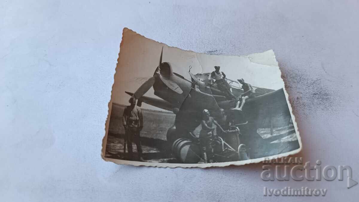 Fotografie Bombardier și piloții săi Fotografie Bombardier și piloții săi