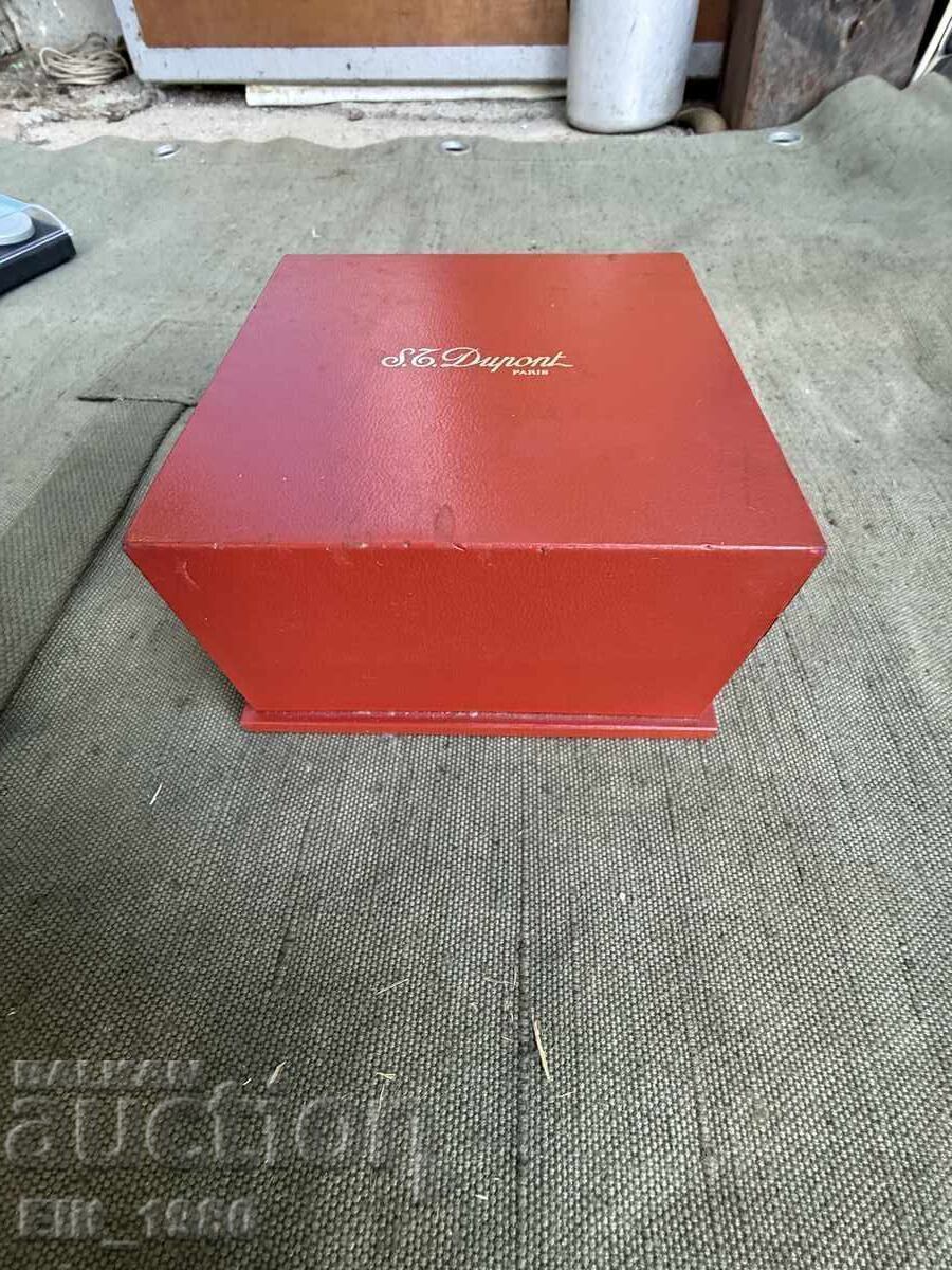 S.T. Dupont Lighter Box with price 35.00 € S.T. Dupont Lighter Box with price 35.00 €