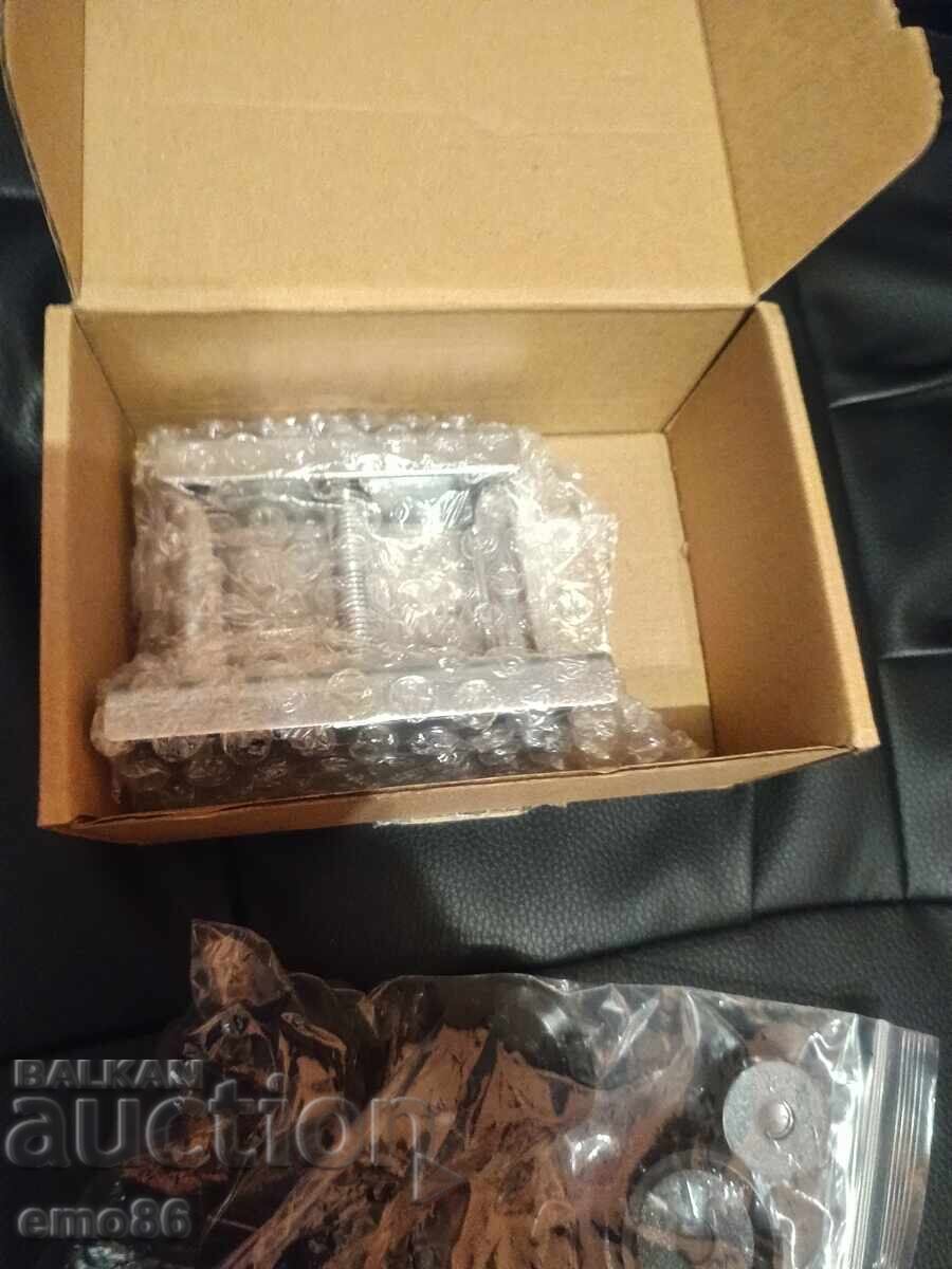 Преса за затваряне на капаци на часовник с цена € 8.50 | 16.62 лв. Преса за затваряне на капаци на часовник с цена € 8.50 | 16.62 лв.