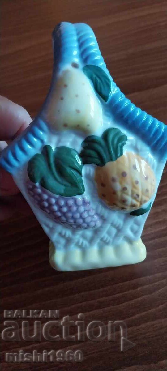 Auction Porcelain basket Auction Porcelain basket