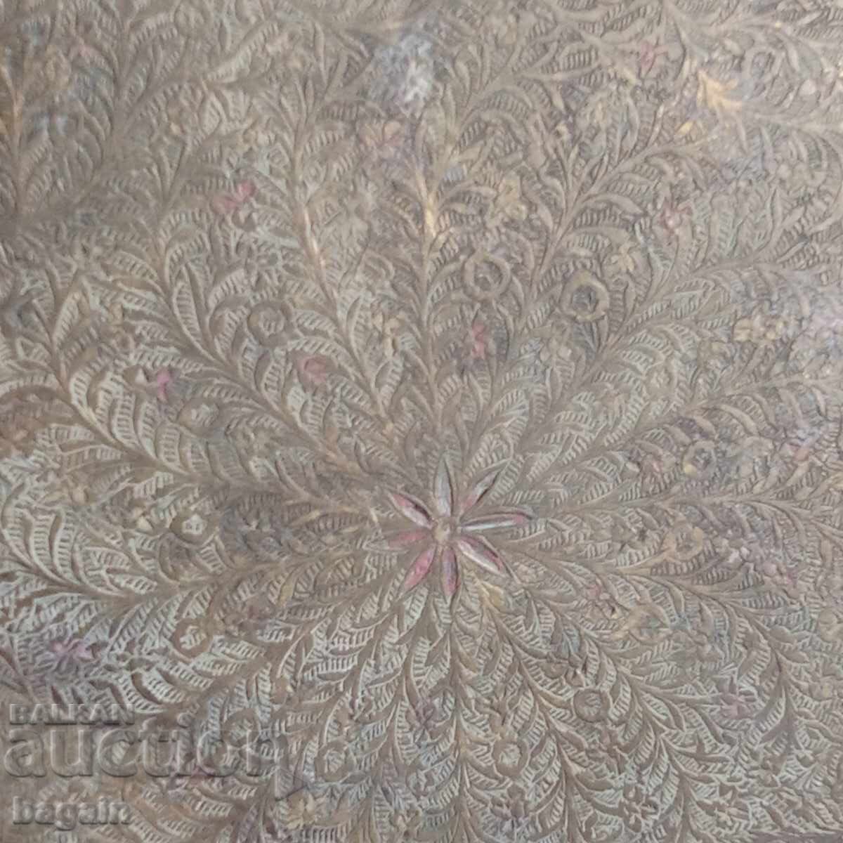 Σινί, δίσκος με τιμή € 35.00 | 68.45 BGN