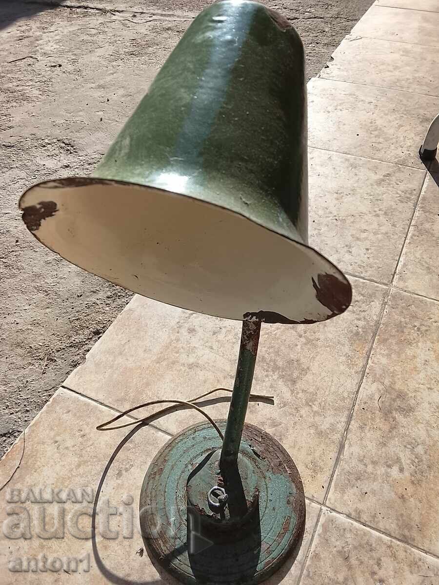 Δημοπρασία Μια παλιά λάμπα