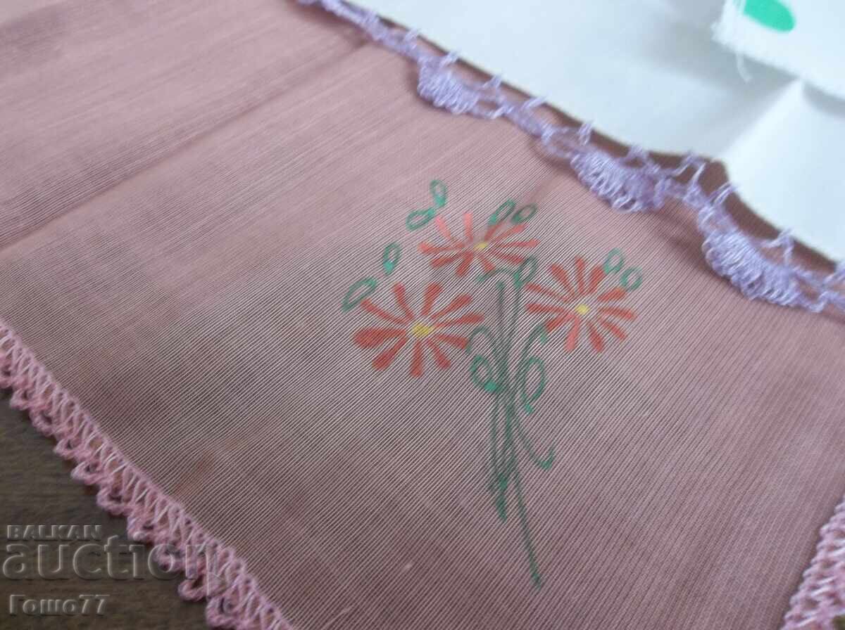 Носни кърпички с цена € 2.00 | 3.91 лв. Носни кърпички с цена € 2.00 | 3.91 лв.