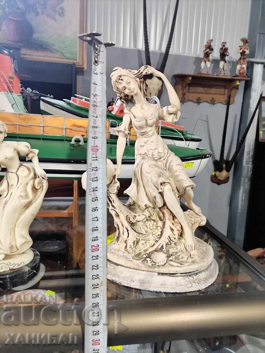 Delivery of BEAUTIFUL PORCELAIN, CERAMIC FIGURE ITALY