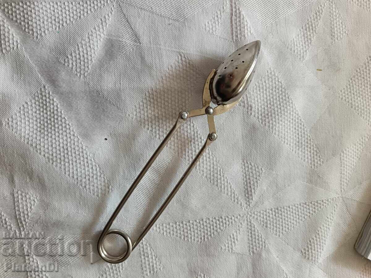Clește vintage, infuzor, strecurătoare pentru ceai cu preț € 7.50 | 14.67 BGN Clește vintage, infuzor, strecurătoare pentru ceai cu preț € 7.50 | 14.67 BGN